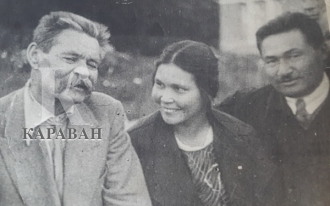 Фото из архива семьи Джансугуровых-Джандосовых. На съезде писателей в Москве